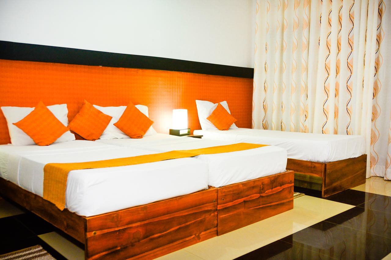 Rainbow Beach Hotel Негомбо Екстер'єр фото