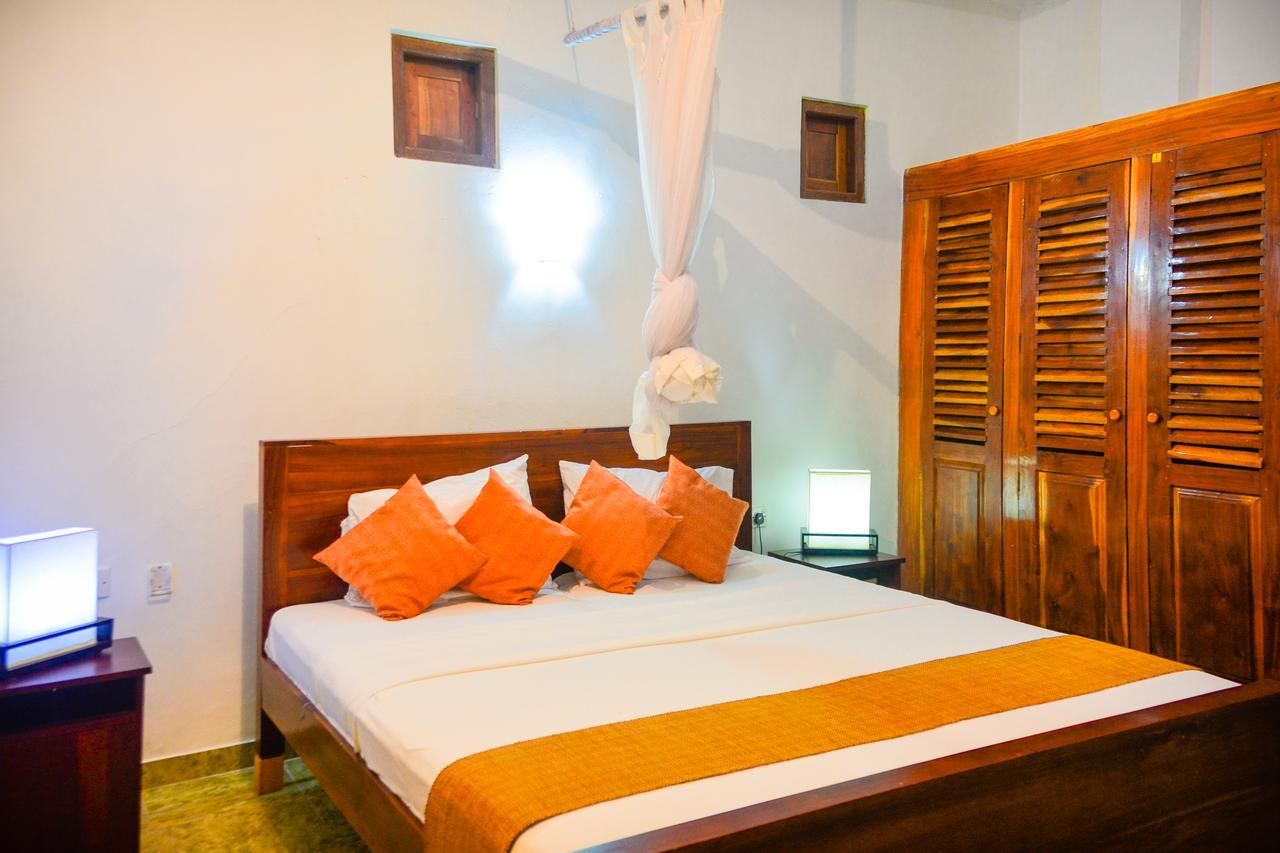 Rainbow Beach Hotel Негомбо Екстер'єр фото