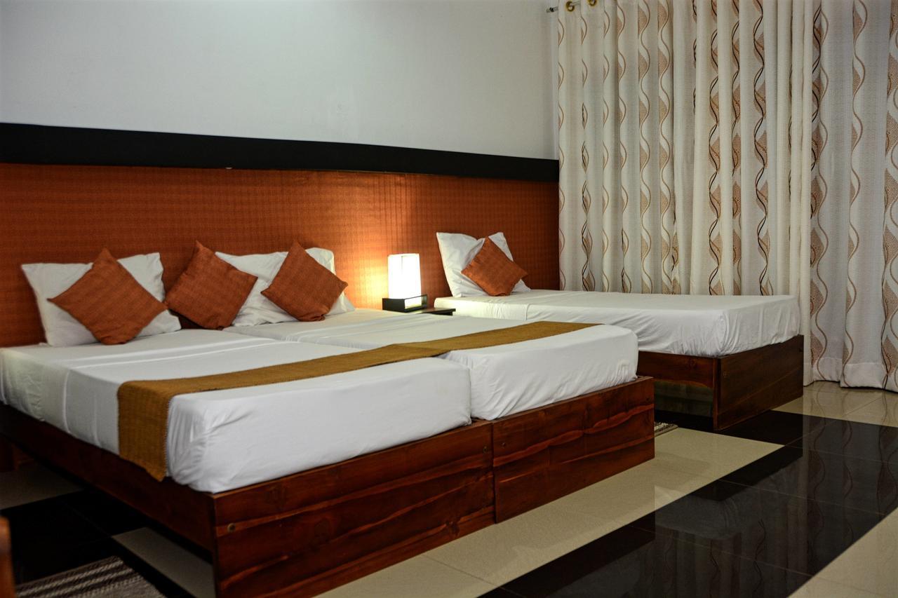 Rainbow Beach Hotel Негомбо Екстер'єр фото