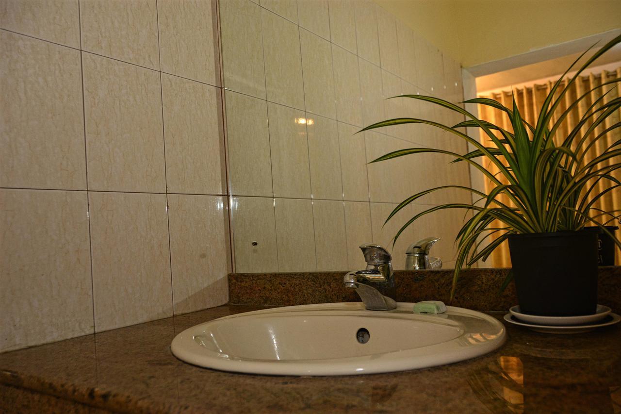 Rainbow Beach Hotel Негомбо Екстер'єр фото